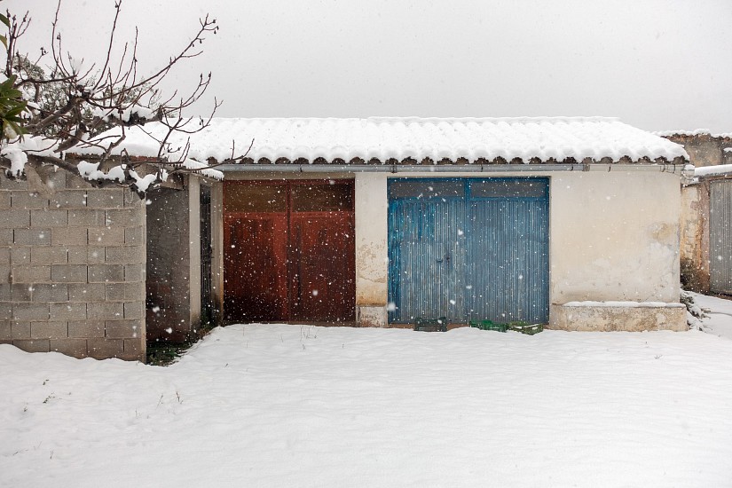 Barry Snidow, GARAGE DOORS IN SNOW, CASA MOZAIRA, CHELVA
Giclée Print, 12 1/8 x 18 in. (31 x 46 cm)
Framed: 25 1/4 x 31 1/4 in.
SNI028
$350
Gallery staff will contact you 72 hours after purchase regarding any additional shipping costs.