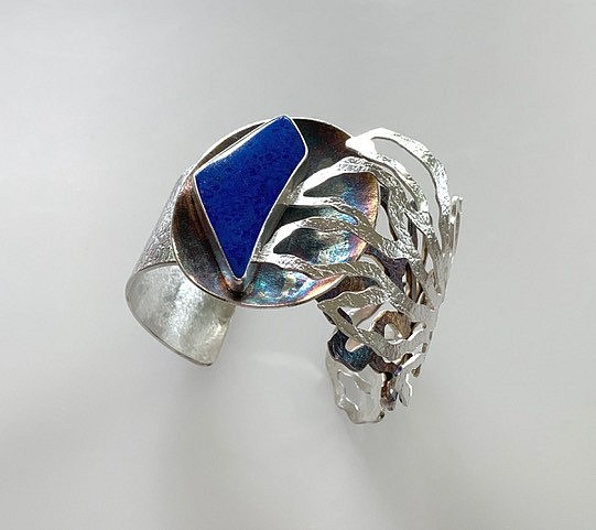 Elyse Bogart, #475 BLUE FLORA
Sterling Silver, Lapis (Afghanistan), Patina
EBOG#475
$950
Gallery staff will contact you 72 hours after purchase regarding any additional shipping costs.