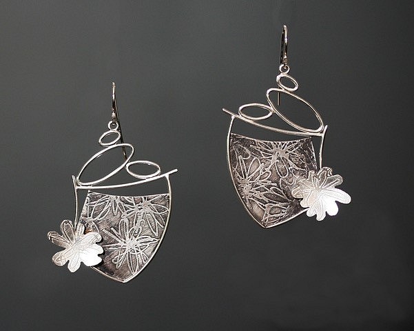 Elyse Bogart, #491 EARRINGS
Etched Sterling Silver, Patina
EBOG#491
$325
Gallery staff will contact you 72 hours after purchase regarding any additional shipping costs.