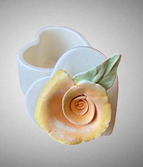 Nicole Moan, WHITE LARGE HEART YELLOW ROSES I
Porcelain clay, underglaze, glaze, 3 x 2 1/2 in. (7.6 x 6.3 cm)
MOAN001
$75
Gallery staff will contact you 72 hours after purchase regarding any additional shipping costs.