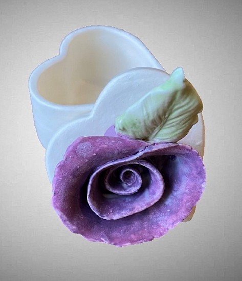 Nicole Moan, WHITE LARGE HEART MAGENTA ROSE I
Porcelain clay, underglaze, glaze, 3 x 2 1/2 in. (7.6 x 6.3 cm)
MOAN004
$75
Gallery staff will contact you 72 hours after purchase regarding any additional shipping costs.