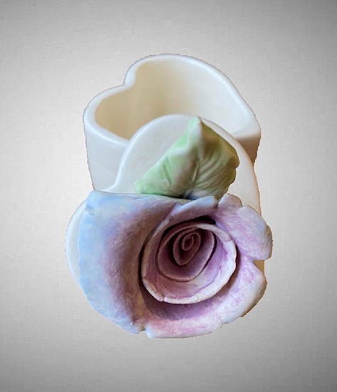 Nicole Moan, WHITE LARGE HEART PURPLE AND BLUE ROSE I
Porcelain clay, underglaze, glaze, 3 x 2 1/2 in. (7.6 x 6.3 cm)
MOAN007
Sold