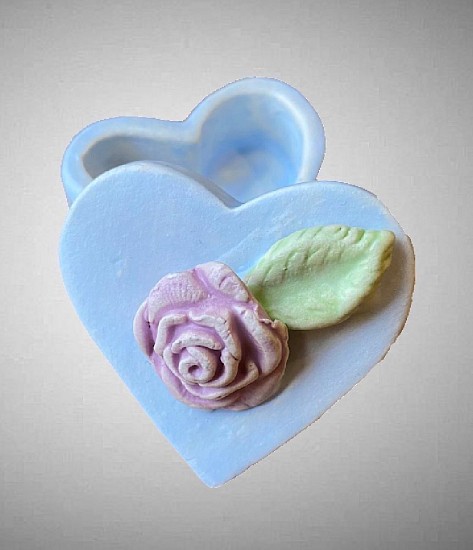 Nicole Moan, LIGHT BLUE SMALL HEART WITH FLAT PINK ROSE AND LEAF I
Porcelain clay, underglaze, glaze, 1 1/4 x 1 1/2 in. (3.2 x 3.8 cm)
MOAN020
$45
Gallery staff will contact you 72 hours after purchase regarding any additional shipping costs.