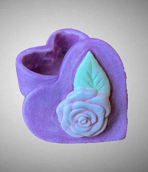 Nicole Moan, MAGENTA SMALL HEART WITH FLAT PINK ROSE AND LEAF I
Porcelain clay, underglaze, glaze, 1 1/4 x 1 1/2 in. (3.2 x 3.8 cm)
MOAN024
$45
Gallery staff will contact you 72 hours after purchase regarding any additional shipping costs.